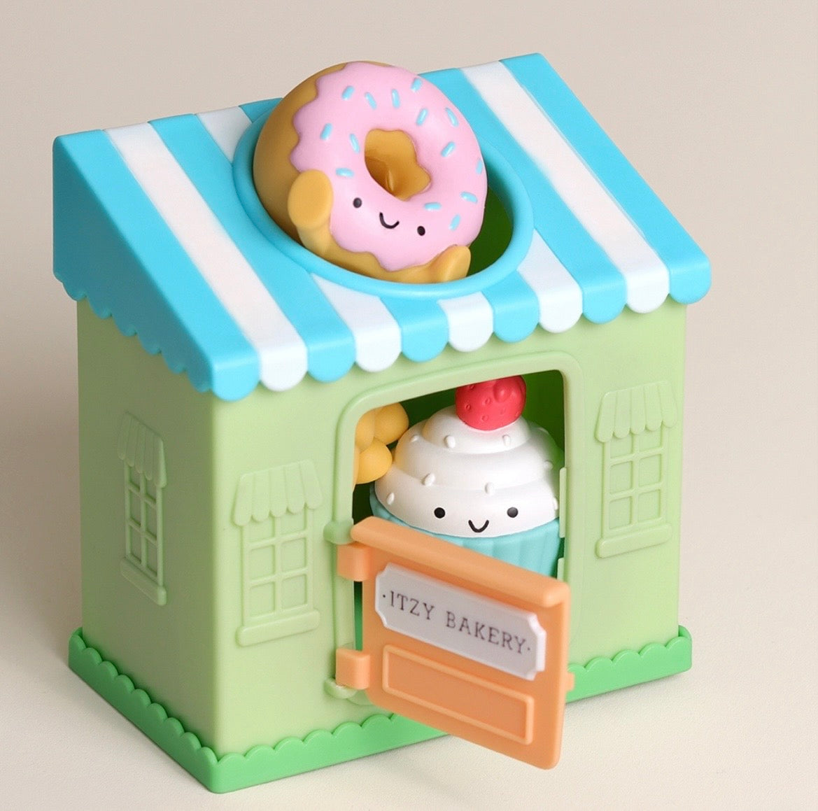 Itzy Play Bakery - Spill & Fill Activity Toy